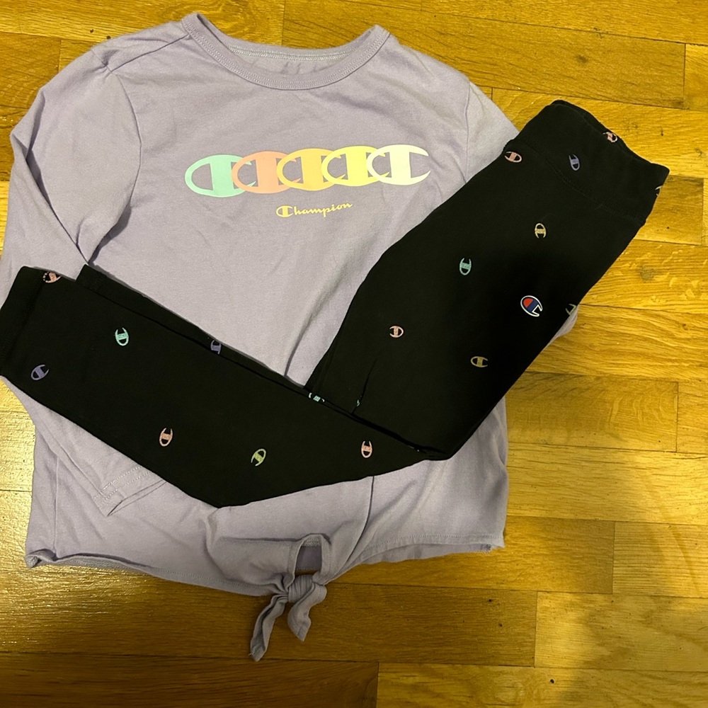 Girl’s two piece size 6 Champion outfit